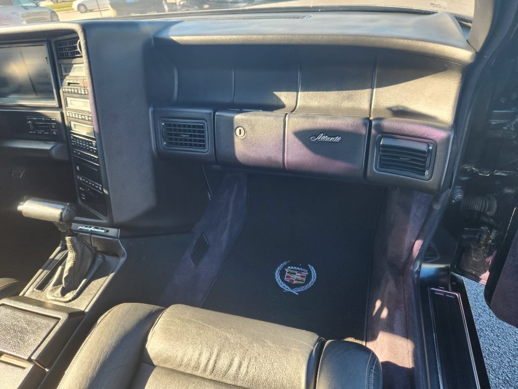Used 1992 Cadillac Allante FWD image 32