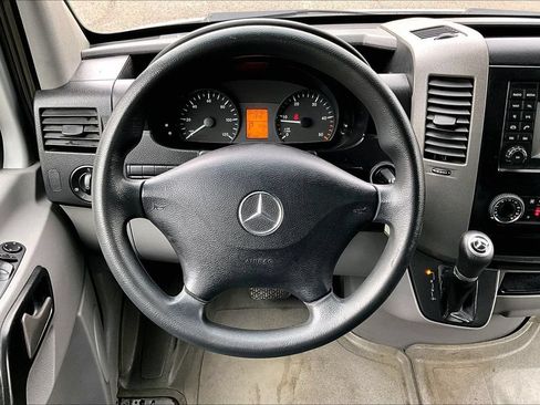 Used 2015 Mercedes-Benz Sprinter 2500 image 16
