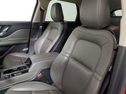 Used 2024 Lincoln Corsair FWD w/ Rear Removable Package Tray image 22