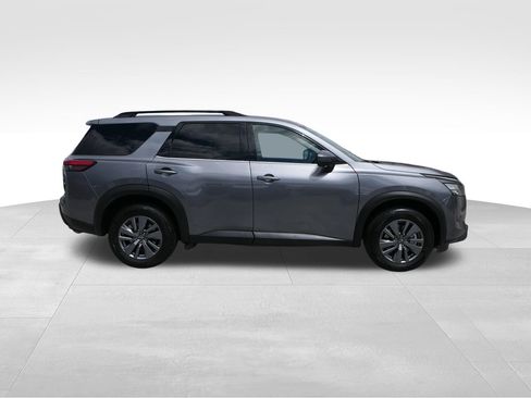 Used 2025 Nissan Pathfinder SV FWD image 2