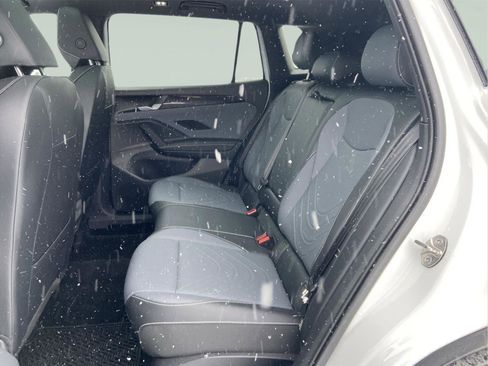 Used 2025 Volkswagen Tiguan SE R-Line image 18