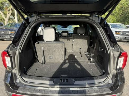 Used 2025 Ford Explorer ST-Line w/ ST-Line Street Pack AWD/4WD image 8