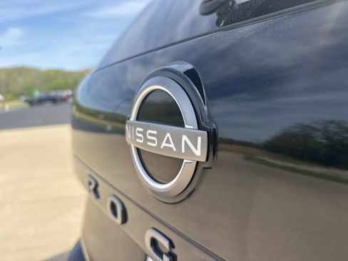 Used 2024 Nissan Rogue SV FWD image 8