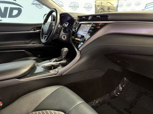 Used 2019 Toyota Camry SE image 25