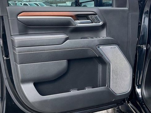 Used 2024 GMC Sierra 2500 Denali w/ Denali Reserve Package image 16