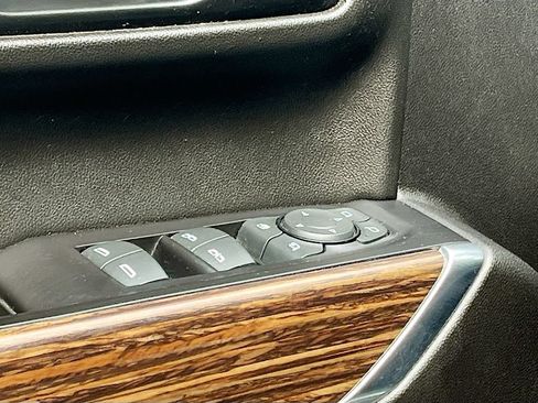 Used 2019 Chevrolet Silverado 1500 High Country w/ Technology Package AWD/4WD image 18