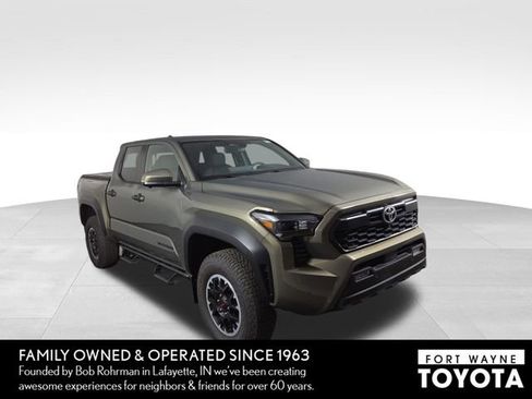 Used 2024 Toyota Tacoma TRD Off-Road w/ TRD Off Road Premium Package AWD/4WD image 4