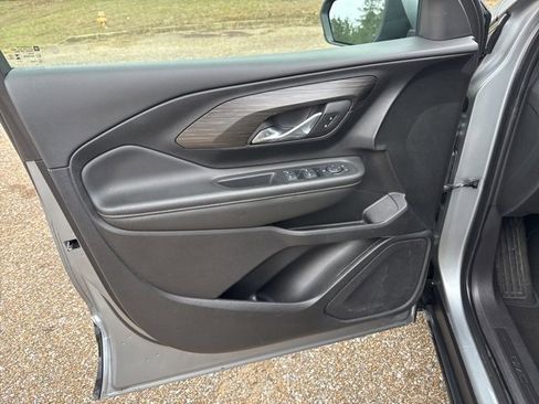 Used 2024 GMC Terrain SLE image 15