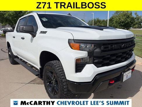 Used 2024 Chevrolet Silverado 1500 Custom Trail Boss w/ LPO, Dark Essentials Package AWD/4WD image 2