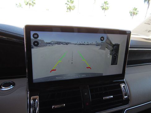 Used 2023 Lincoln Navigator Reserve AWD/4WD image 19