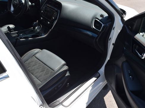 Used 2022 Nissan Maxima SR w/ Sport Mat Group FWD image 8