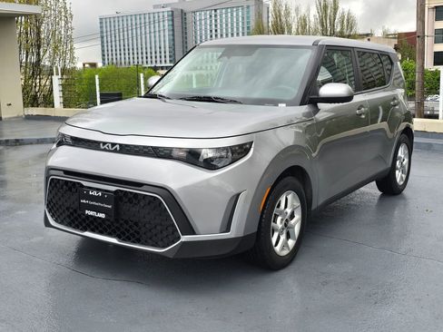 Used 2023 Kia Soul LX w/ LX Technology Package FWD image 8