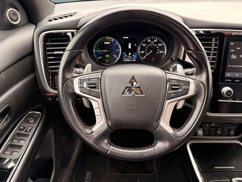 Used 2022 Mitsubishi Outlander LE image 17