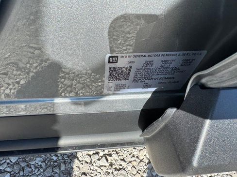 New 2026 Chevrolet Equinox EV LT image 18