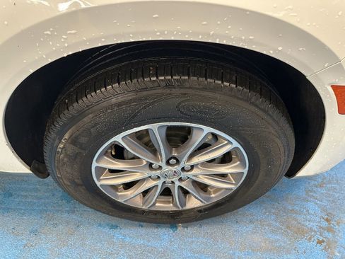 Certified 2024 Buick Enclave Premium image 3