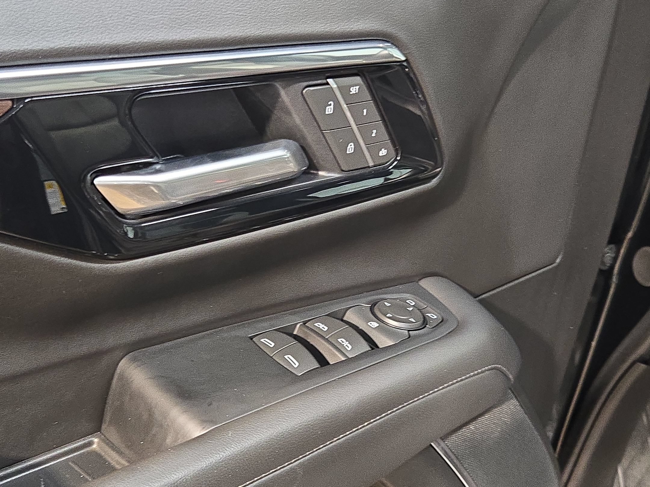 Used 2025 Chevrolet Suburban Z71 AWD/4WD image 19