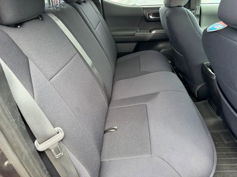 Used 2016 Toyota Tacoma TRD Off-Road w/ Towing Package image 5