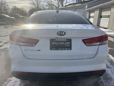 Used 2017 Kia Optima LX image 4