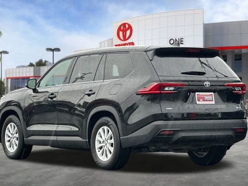 Used 2025 Toyota Grand Highlander AWD image 6