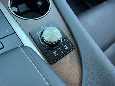 Used 2020 Lexus RX 350L Premium w/ Premium Package image 30