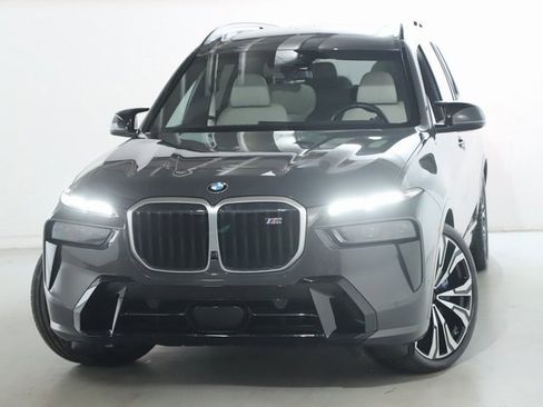 Used 2025 BMW X7 M60i image 3