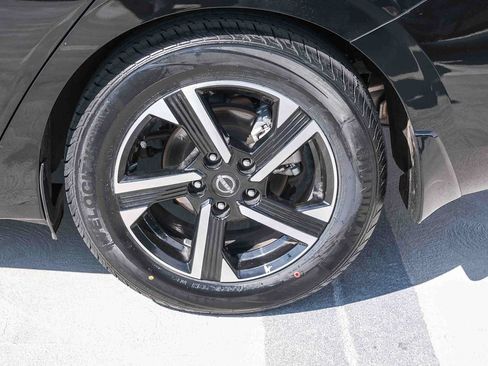 Used 2025 Nissan Sentra SV FWD image 9