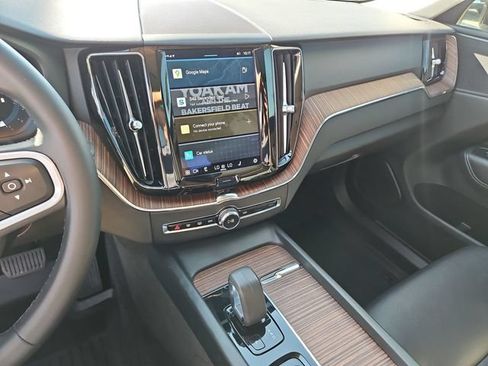 Used 2022 Volvo XC60 B5 Momentum w/ Climate Package AWD/4WD image 11