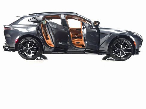 New 2026 Aston Martin DBX 707 image 22