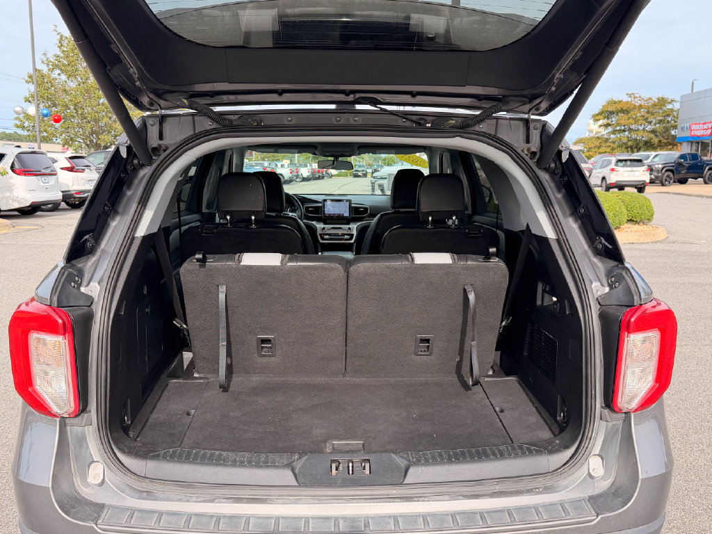 Used 2021 Ford Explorer XLT w/ Equipment Group 202A AWD/4WD image 8
