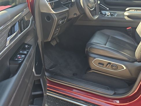 Used 2022 Jeep Wagoneer Series III w/ Flexible Seating Group AWD/4WD image 11