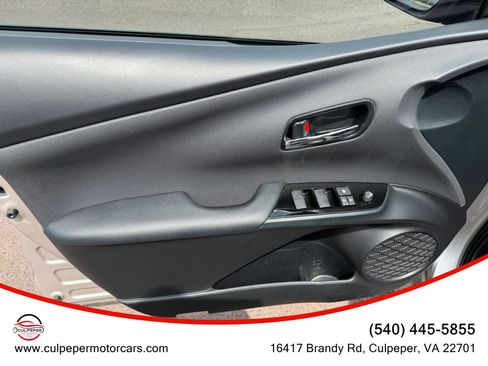 Used 2022 Toyota Prius Prime Limited FWD image 9