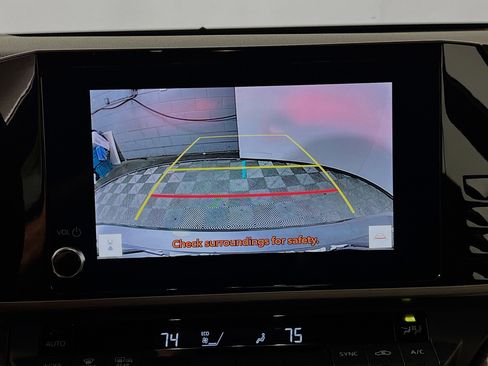 Used 2025 Toyota Camry SE image 28