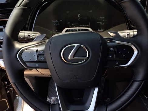 Used 2025 Lexus RX 450h AWD w/ Luxury Package image 11