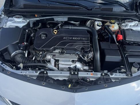Used 2017 Chevrolet Malibu LT FWD image 10