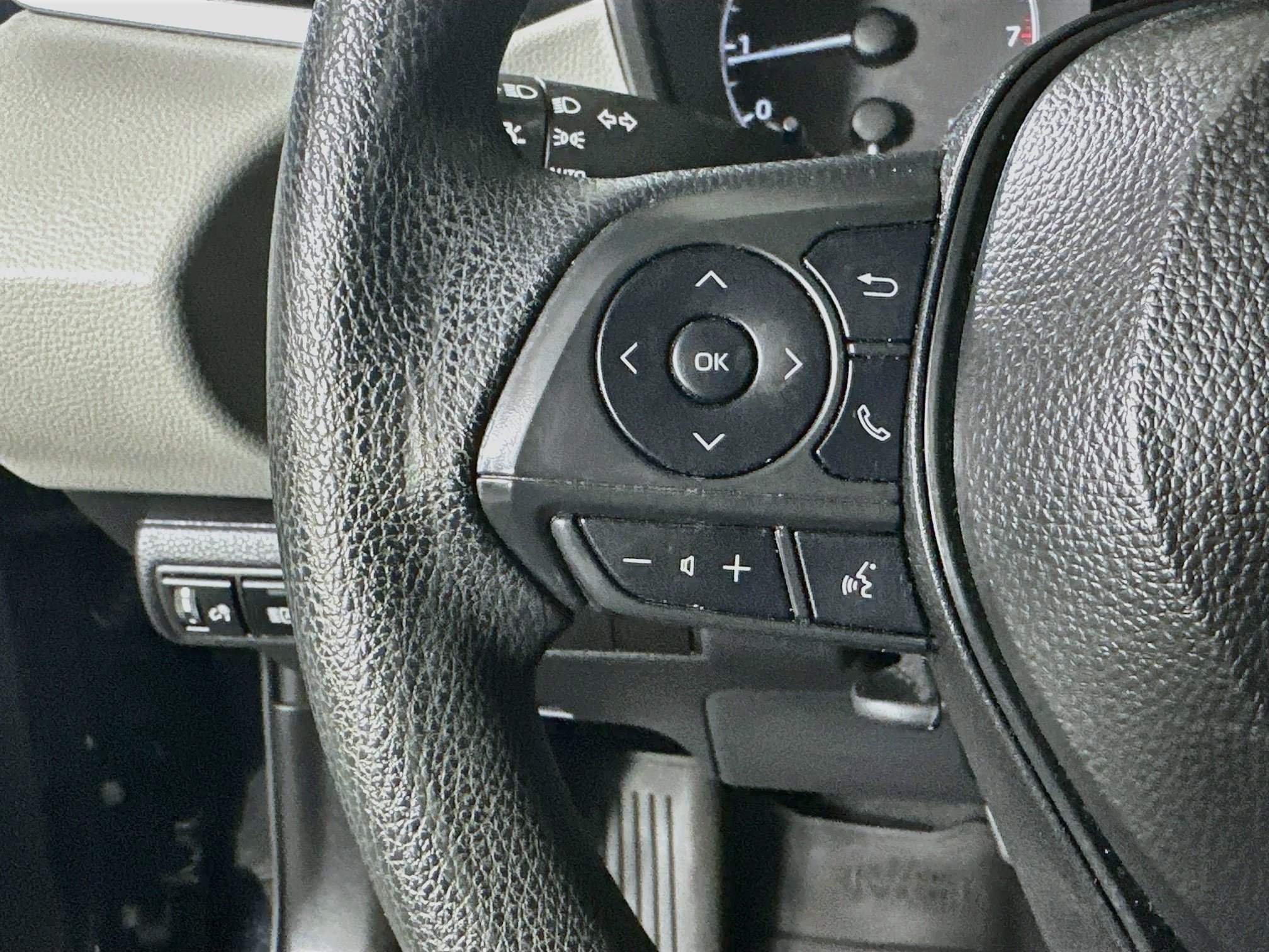 Used 2025 Toyota Corolla LE FWD image 16