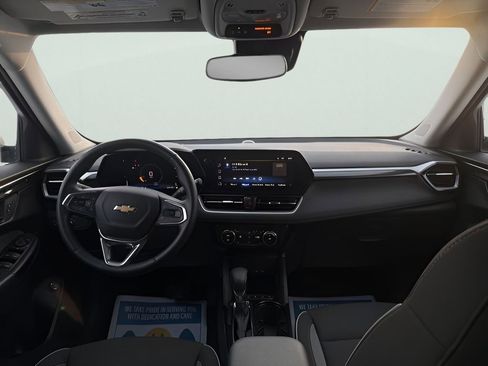 Used 2025 Chevrolet TrailBlazer LT w/ Convenience Package image 12