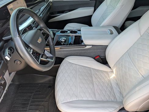 Certified 2025 Cadillac Escalade V AWD/4WD image 12