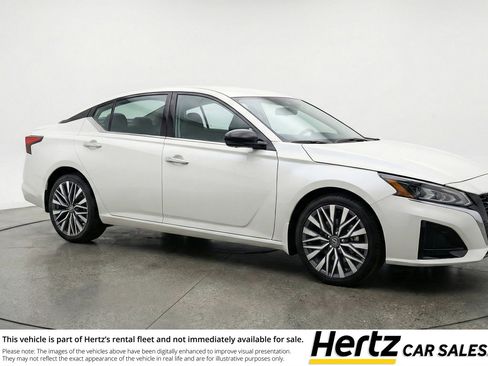 Used 2025 Nissan Altima 2.5 SV image 1