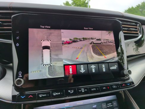 Used 2023 Jeep Grand Wagoneer Series III image 18