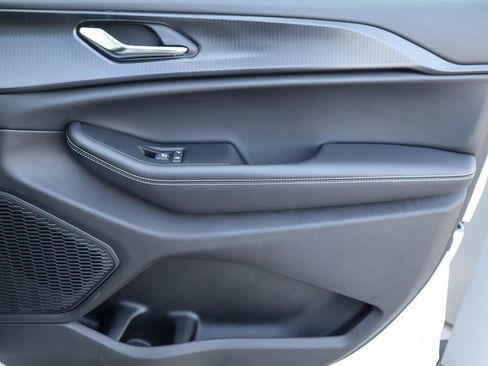 Used 2025 Jeep Grand Cherokee Altitude image 23