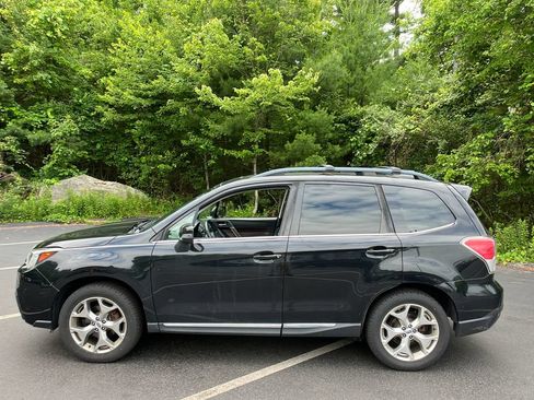 Used 2017 Subaru Forester 2.5i Touring AWD/4WD image 2