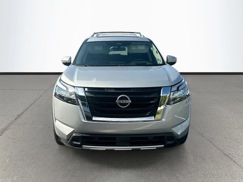 Used 2023 Nissan Pathfinder Platinum w/ Cargo Package AWD/4WD image 2