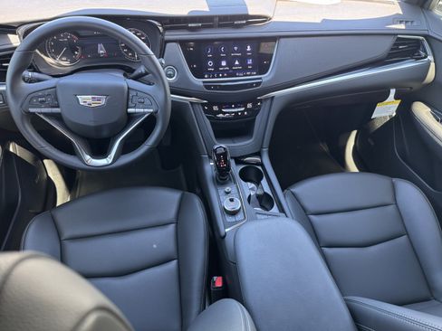New 2025 Cadillac XT6 Luxury image 14