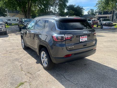 Used 2024 Jeep Compass Latitude AWD/4WD image 8