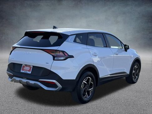 Used 2025 Kia Sportage LX image 3