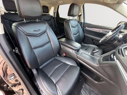 Used 2017 Cadillac XT5 Luxury w/ Driver Awareness Package image 29