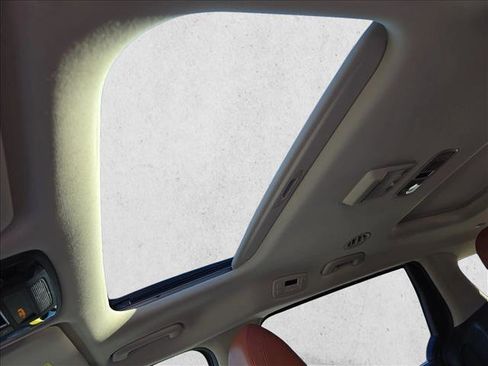 Used 2022 Kia Carnival SX Prestige image 29