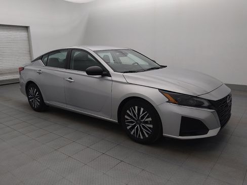 Used 2024 Nissan Altima 2.5 SV image 11