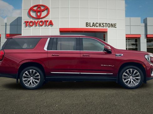 Used 2021 GMC Yukon XL Denali w/ Denali Premium Package image 2