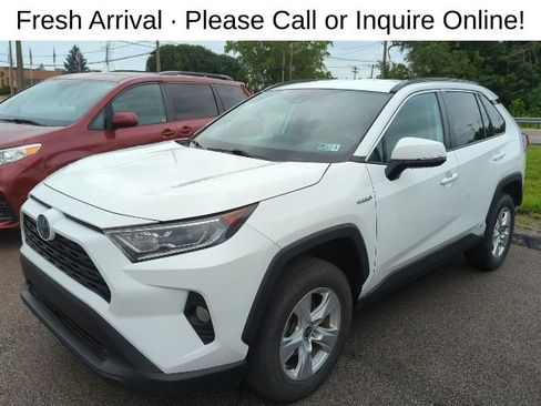 Used 2021 Toyota RAV4 XLE AWD/4WD image 2